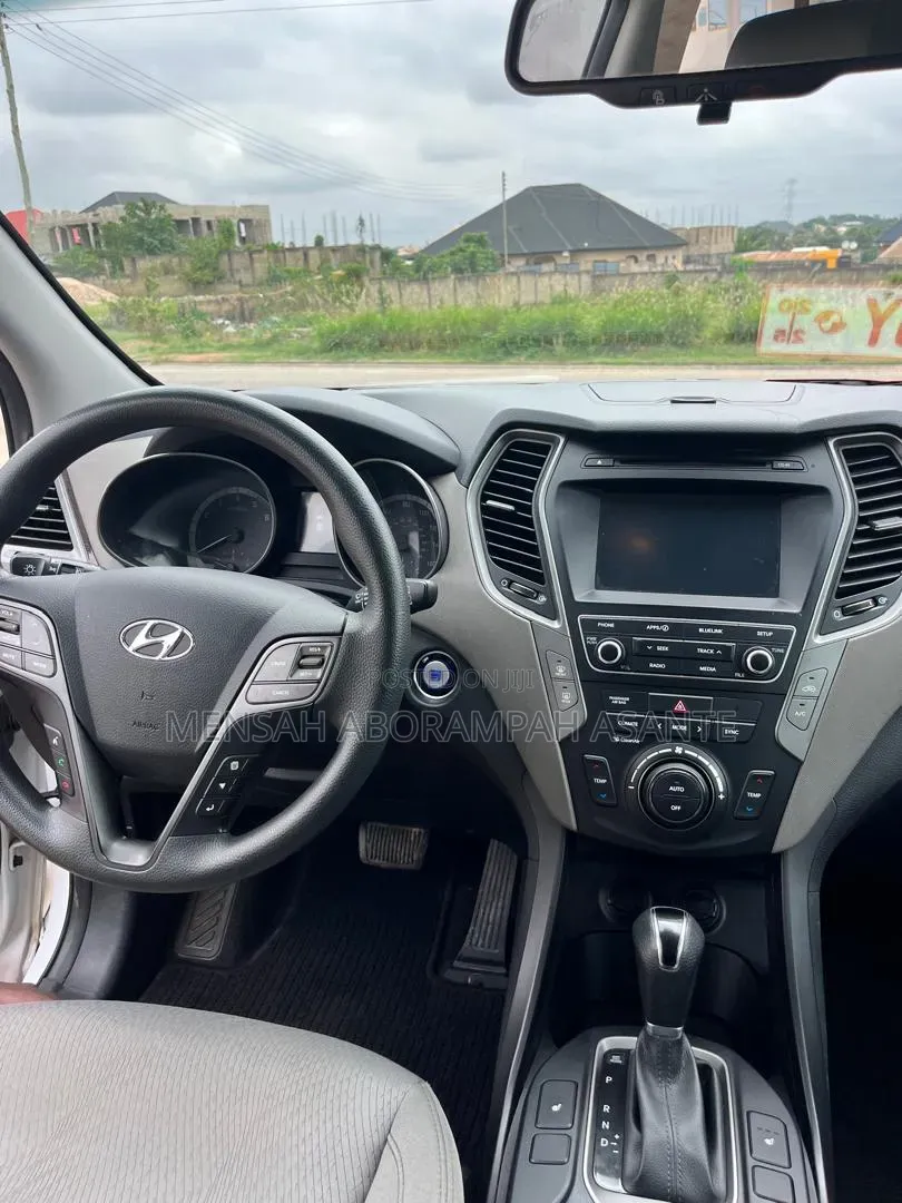 Hyundai Santa Fe SE AWD 2018 White