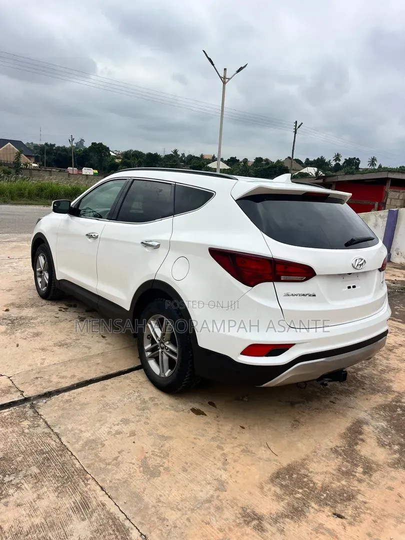 Hyundai Santa Fe SE AWD 2018 White