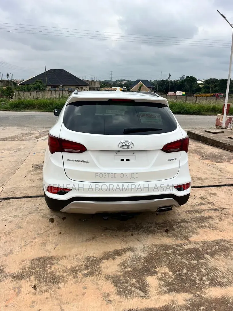 Hyundai Santa Fe SE AWD 2018 White