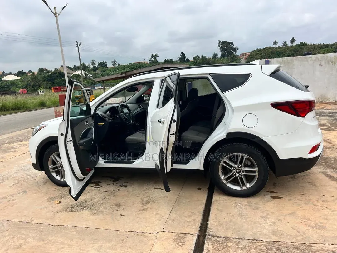 Hyundai Santa Fe SE AWD 2018 White