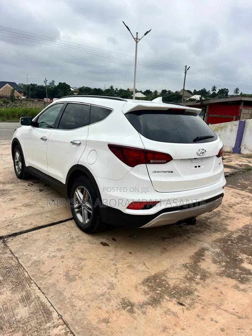 Hyundai Santa Fe SE AWD 2018 White