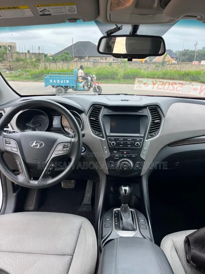 Hyundai Santa Fe SE AWD 2018 White