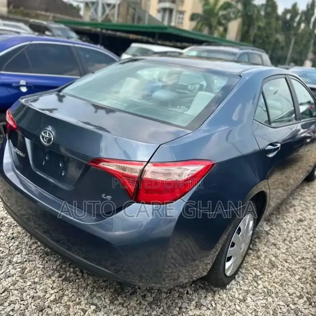 Toyota Corolla LE (1.8L 4cyl 2A) 2018 Gray