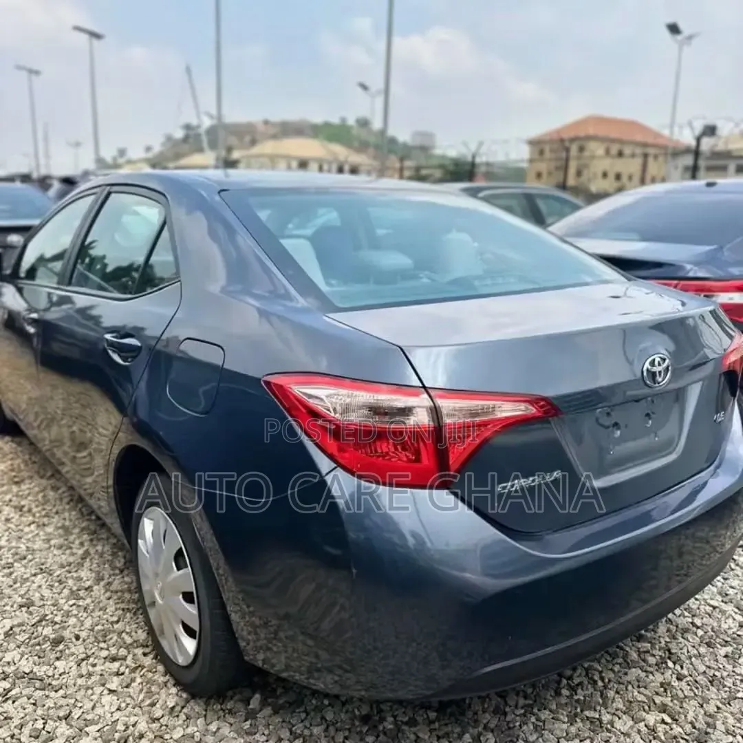 Toyota Corolla LE (1.8L 4cyl 2A) 2018 Gray