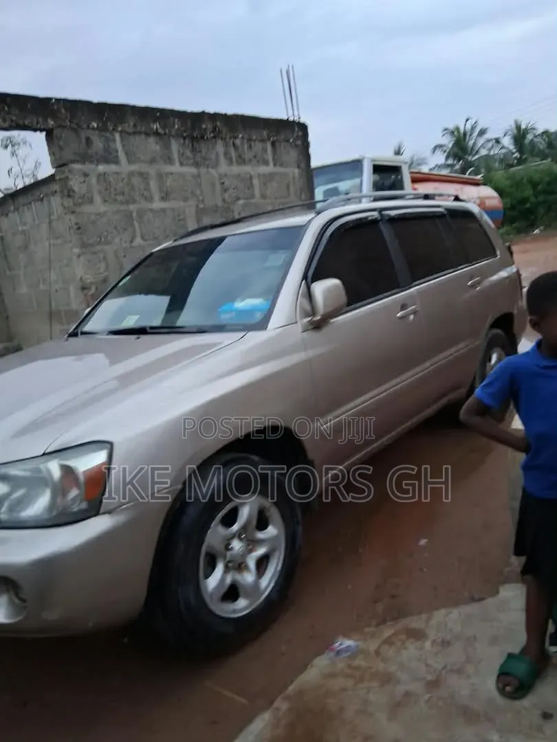 Toyota Highlander Base 2010 Gray