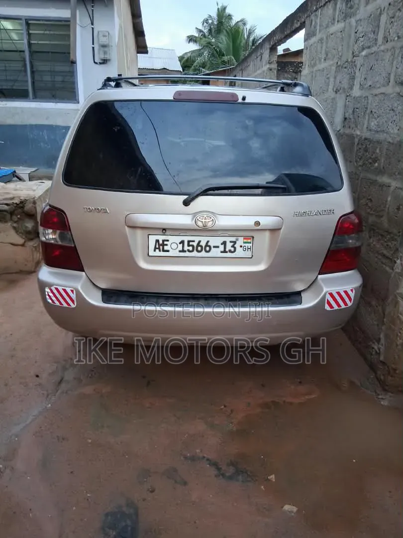 Toyota Highlander Base 2010 Gray