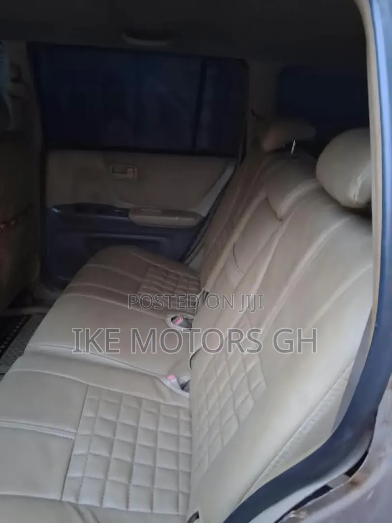 Toyota Highlander Base 2010 Gray