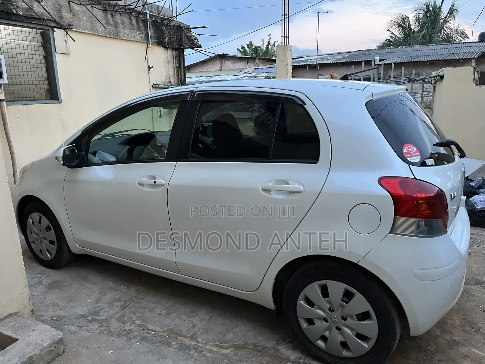 Toyota Vitz 1.3 FWD 5dr 2010 White