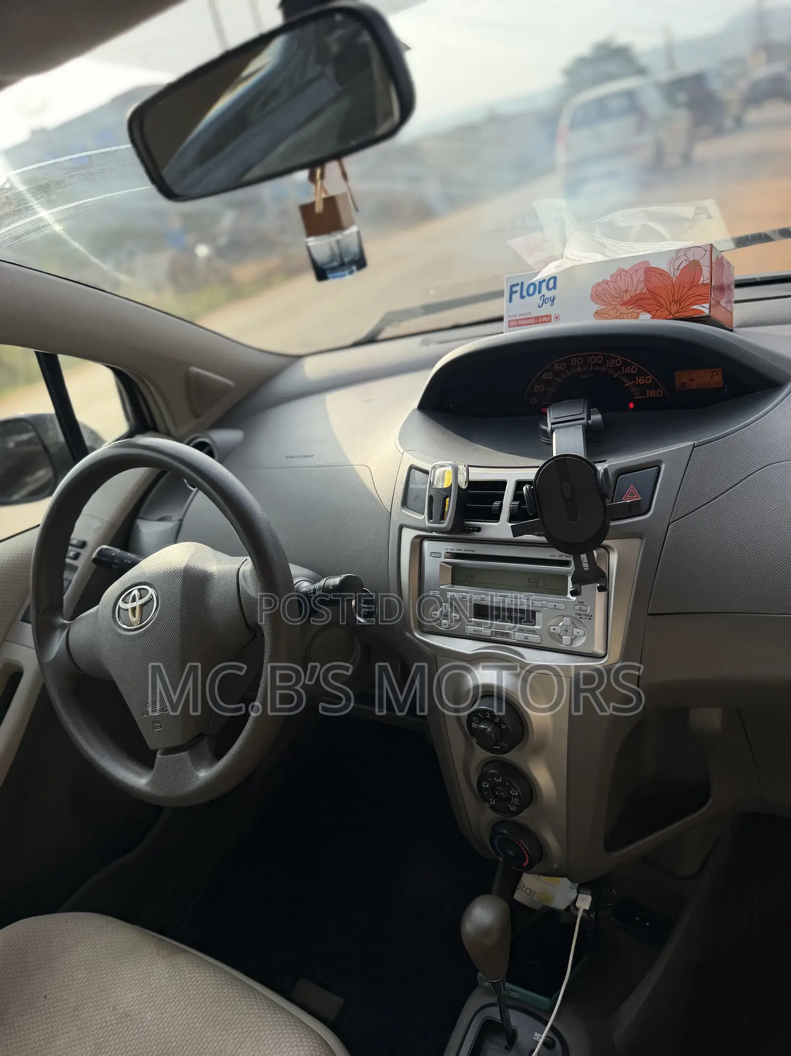 Toyota Vitz 2010 Silver