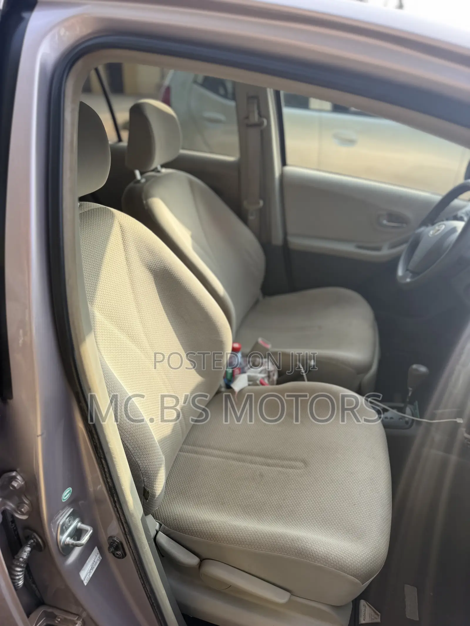 Toyota Vitz 2010 Silver