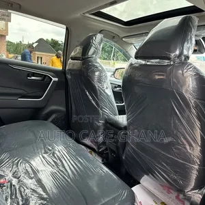 Toyota RAV4 XLE 2021 Silver