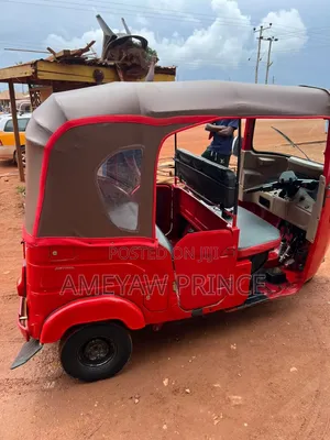 Bajaj RE 2026 Red
