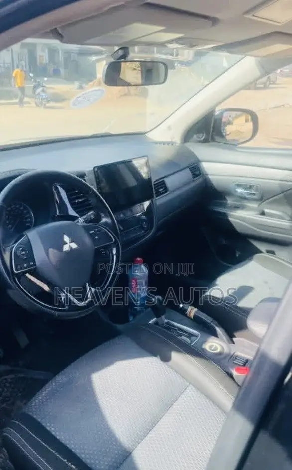 Mitsubishi Outlander 2016 Black