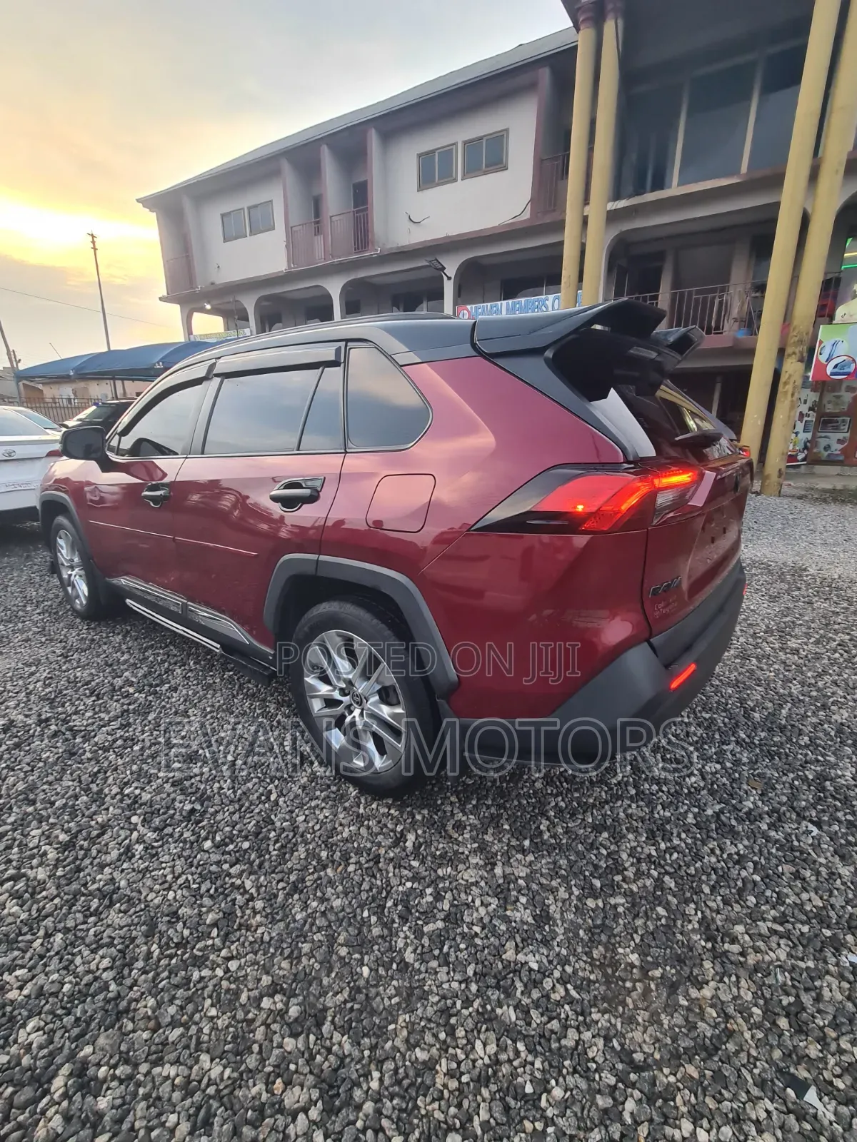 Toyota RAV4 XLE Premium AWD 2020 Red