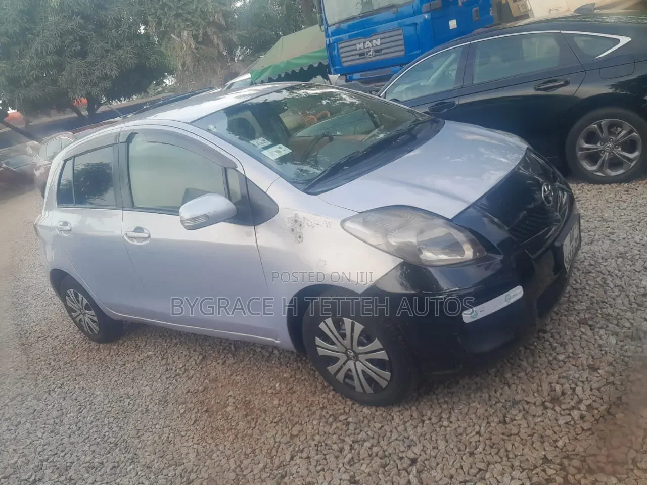 Toyota Vitz 2010 Silver