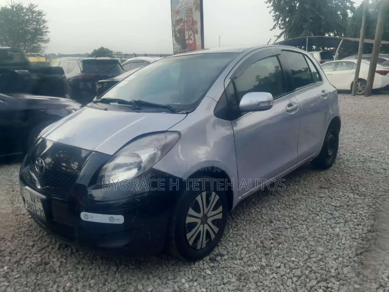 Toyota Vitz 2010 Silver