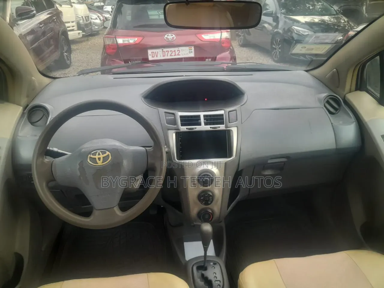 Toyota Vitz 2010 Silver