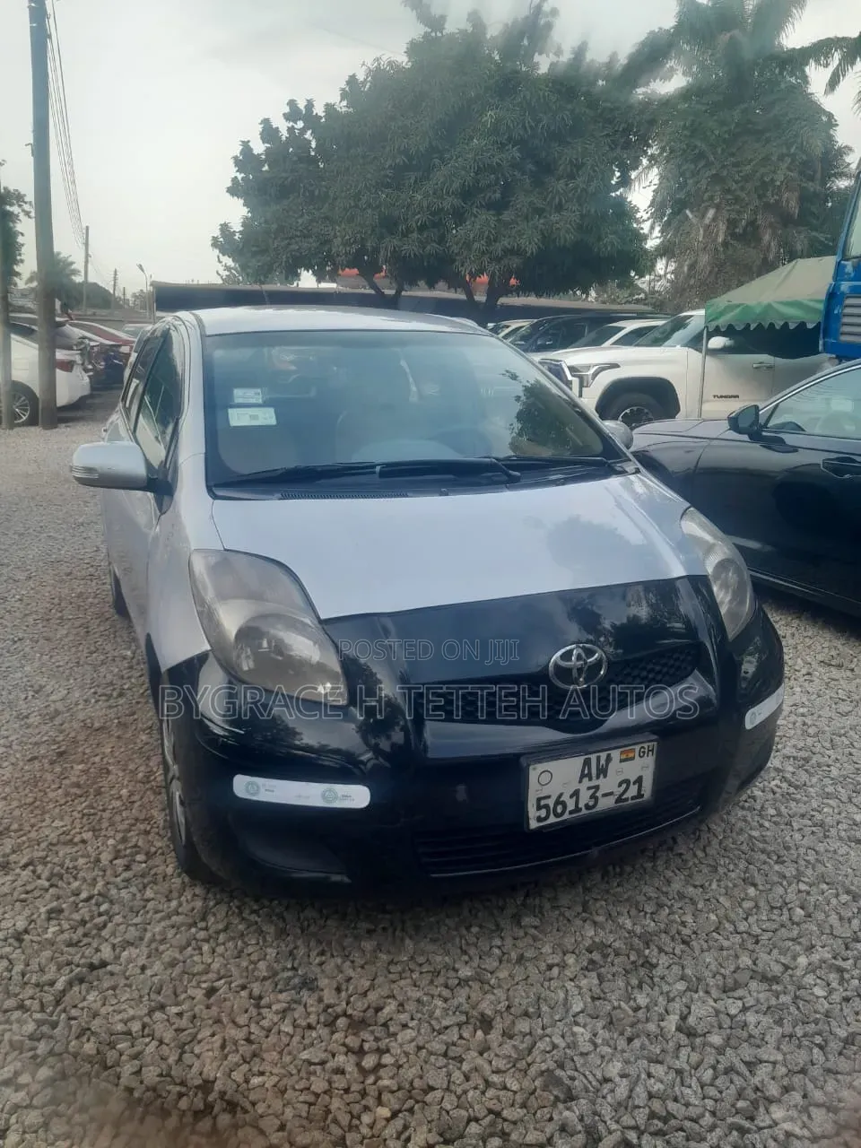 Toyota Vitz 2010 Silver