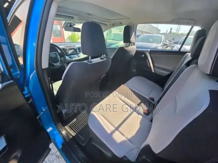 Toyota RAV4 XLE AWD (2.5L 4cyl 6A) 2016 Blue