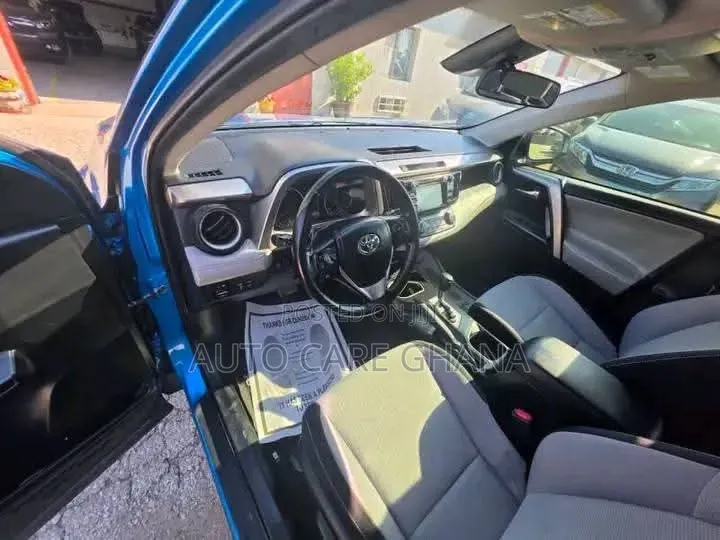 Toyota RAV4 XLE AWD (2.5L 4cyl 6A) 2016 Blue