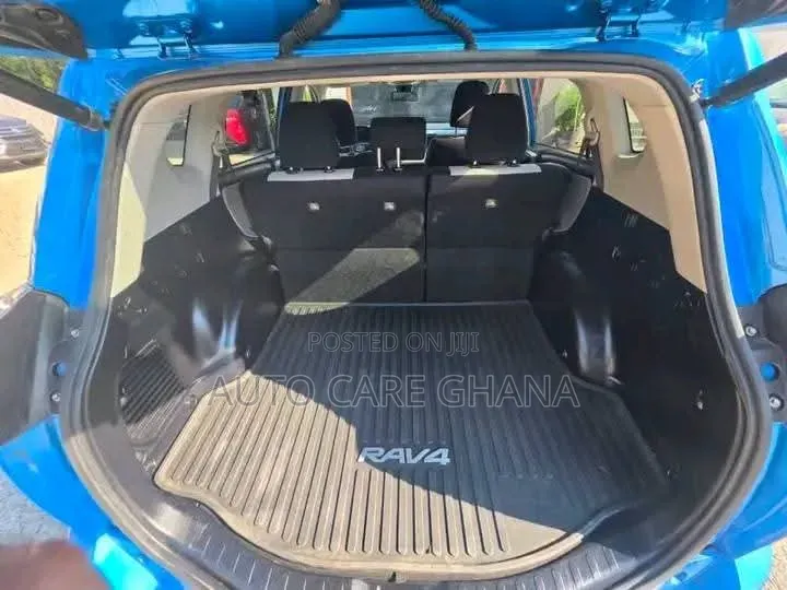 Toyota RAV4 XLE AWD (2.5L 4cyl 6A) 2016 Blue
