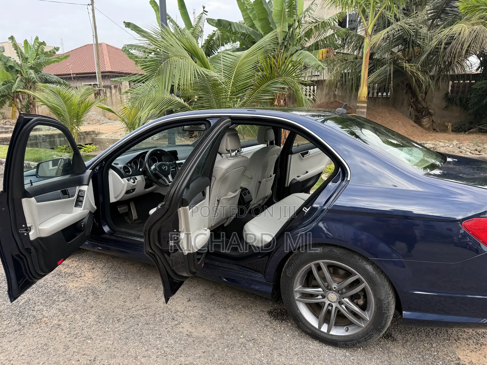 Mercedes-Benz C250 2014 Blue