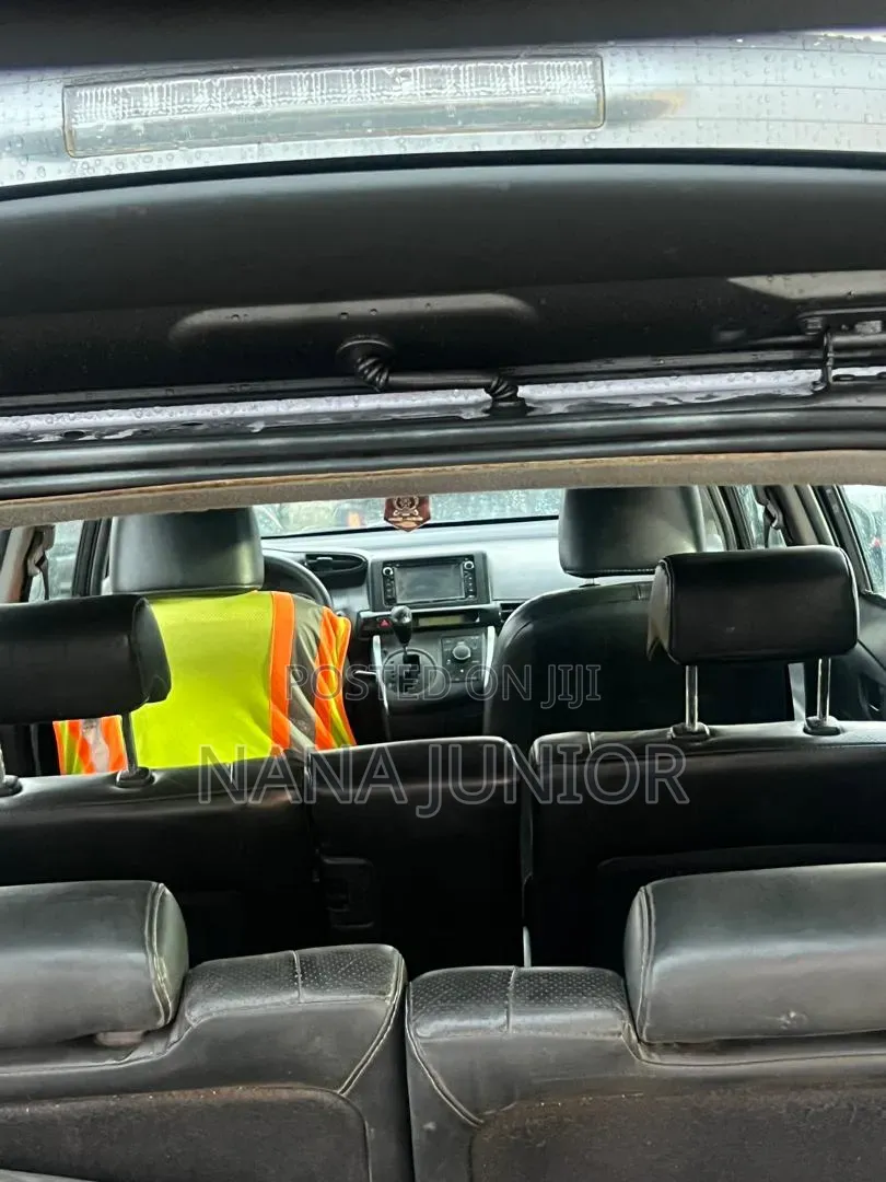 Toyota Wish 2010 Silver