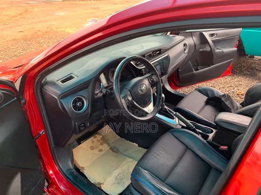 Toyota Corolla SE (1.8L 4cyl 2A) 2019 Red