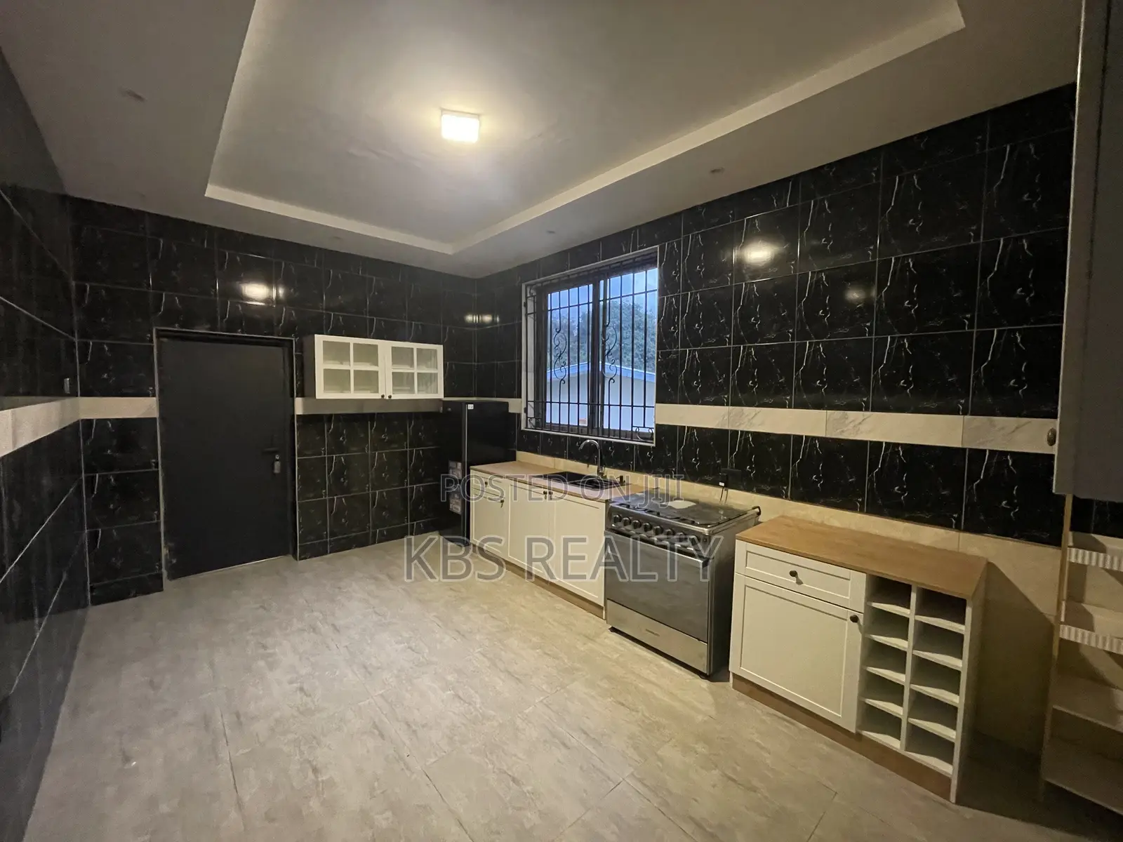 5bdrm Duplex in Danyame, Kumasi Metropolitan for rent