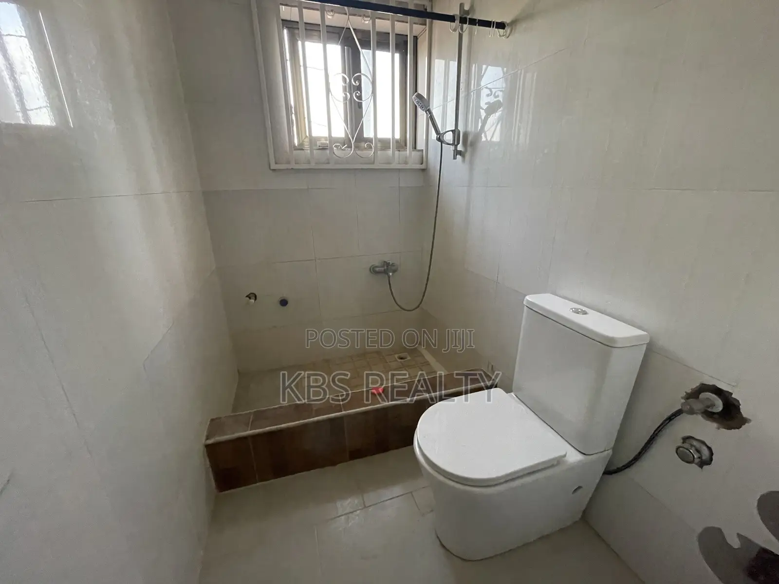 4bdrm House in Ahodwo, Kumasi Metropolitan for rent
