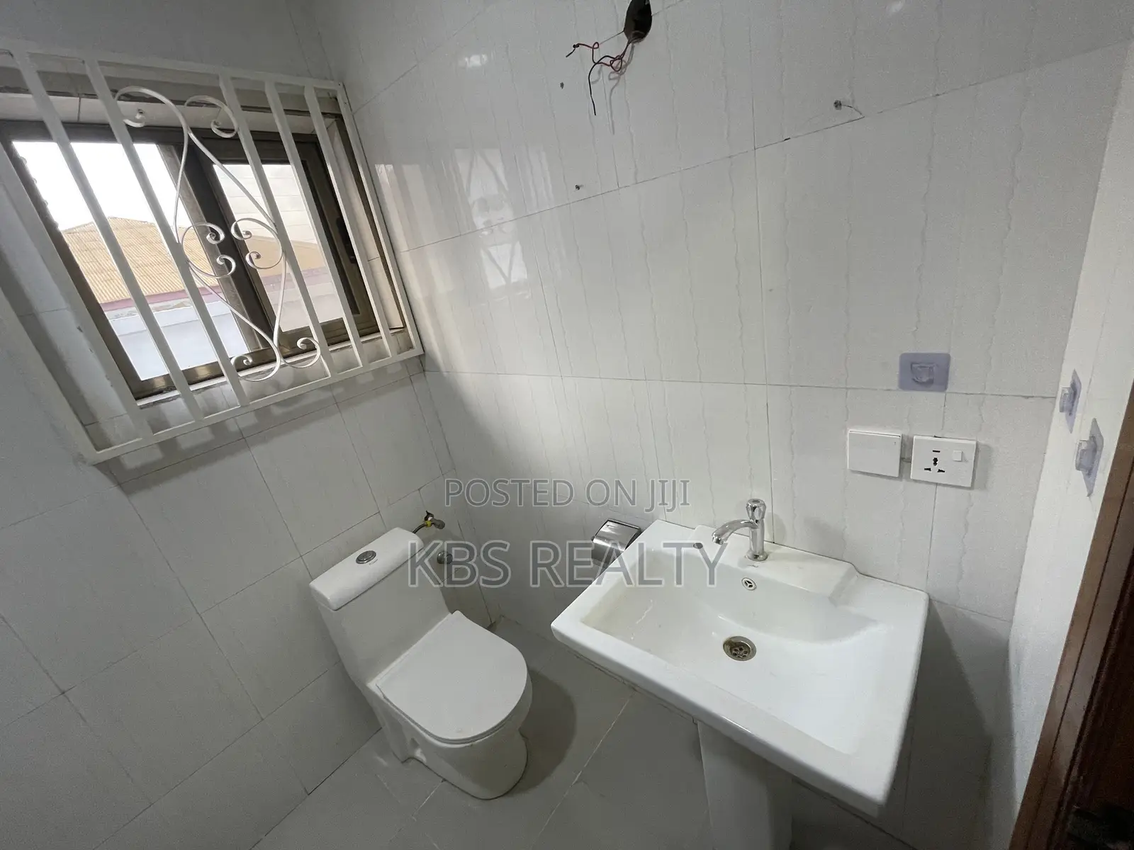 4bdrm House in Ahodwo, Kumasi Metropolitan for rent