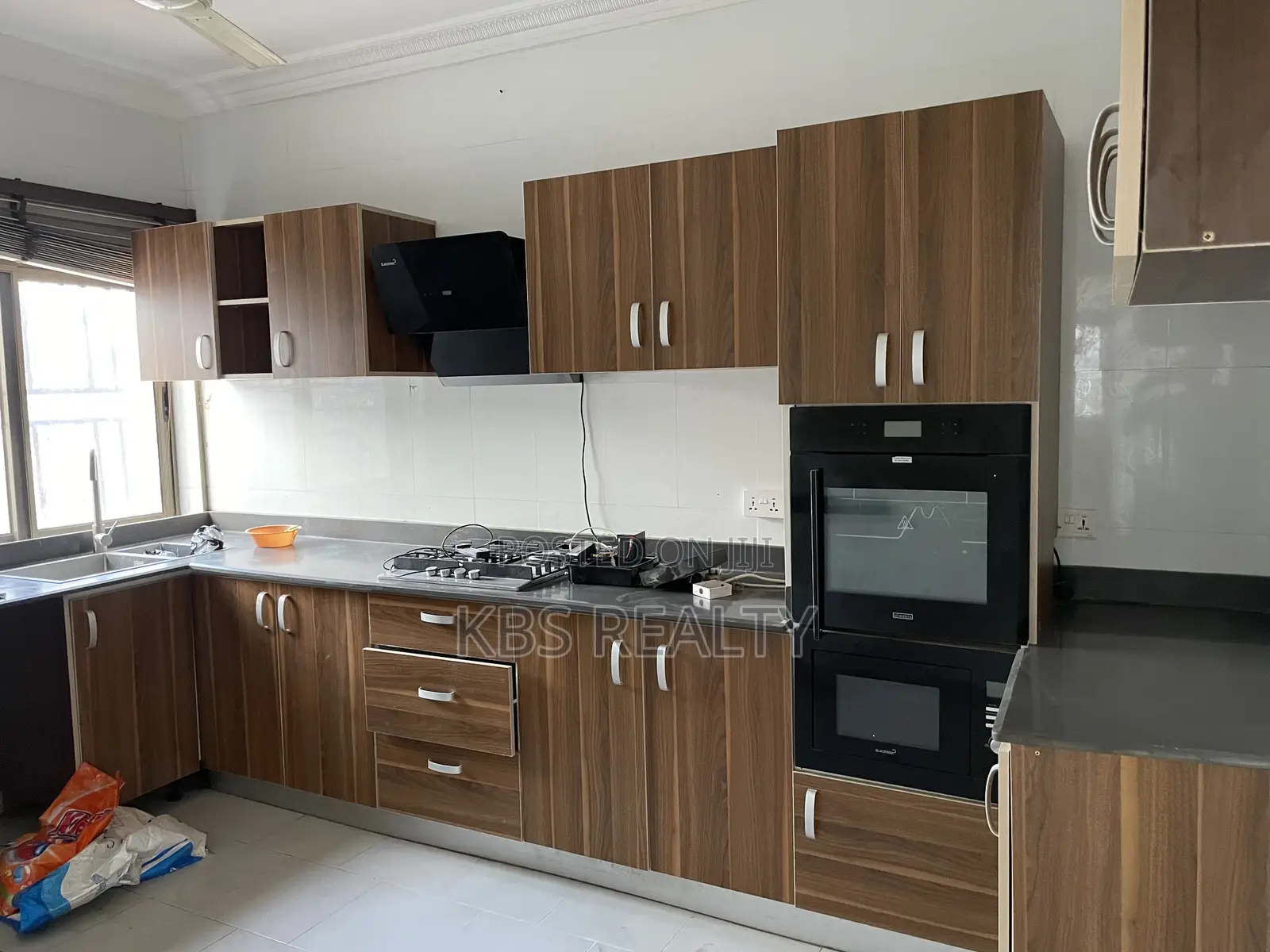 4bdrm House in Ahodwo, Kumasi Metropolitan for rent