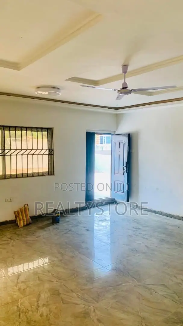 3bdrm House in Kasoa Roman Estate, Accra Metropolitan for sale