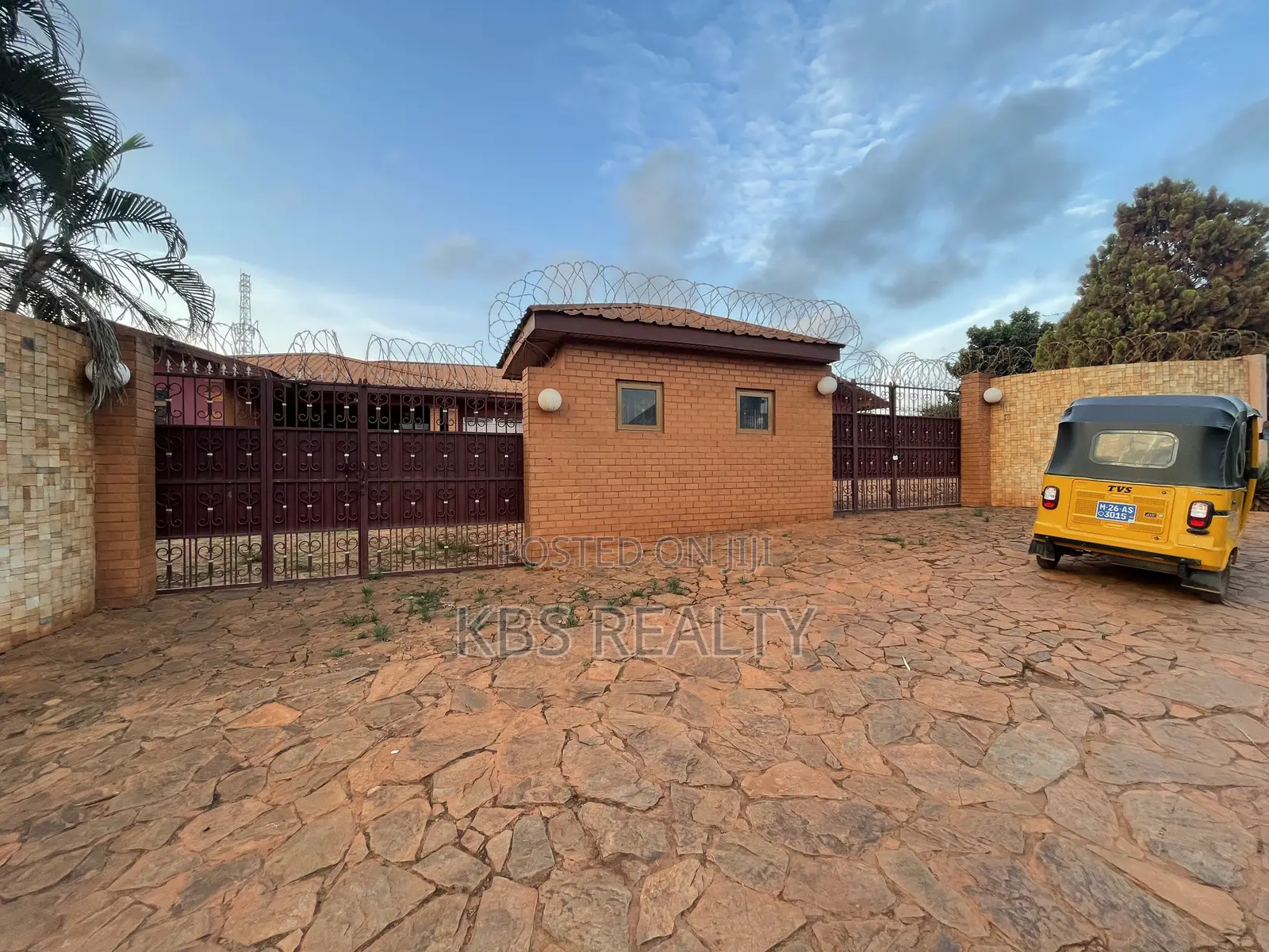 3bdrm House in Ahodwo-Daban, Kumasi Metropolitan for rent