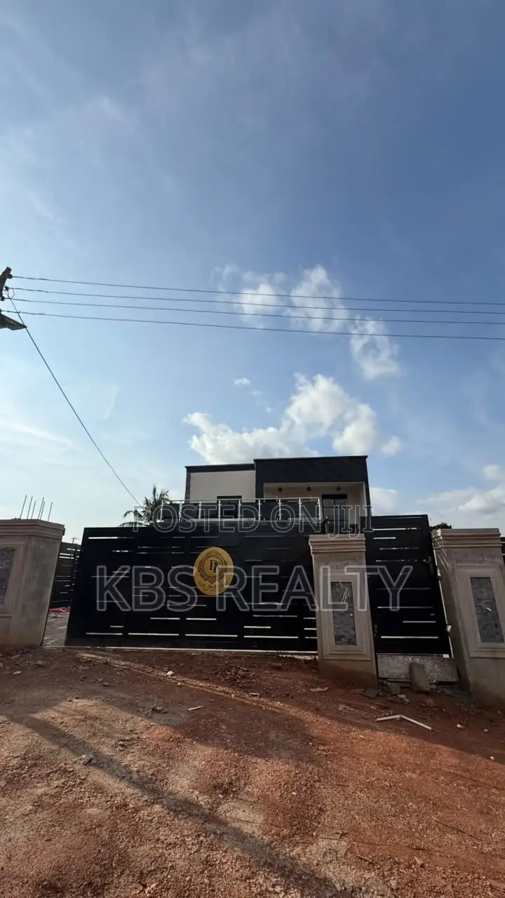 5bdrm Duplex in Santasi-Brofoyedu, Kumasi Metropolitan for sale