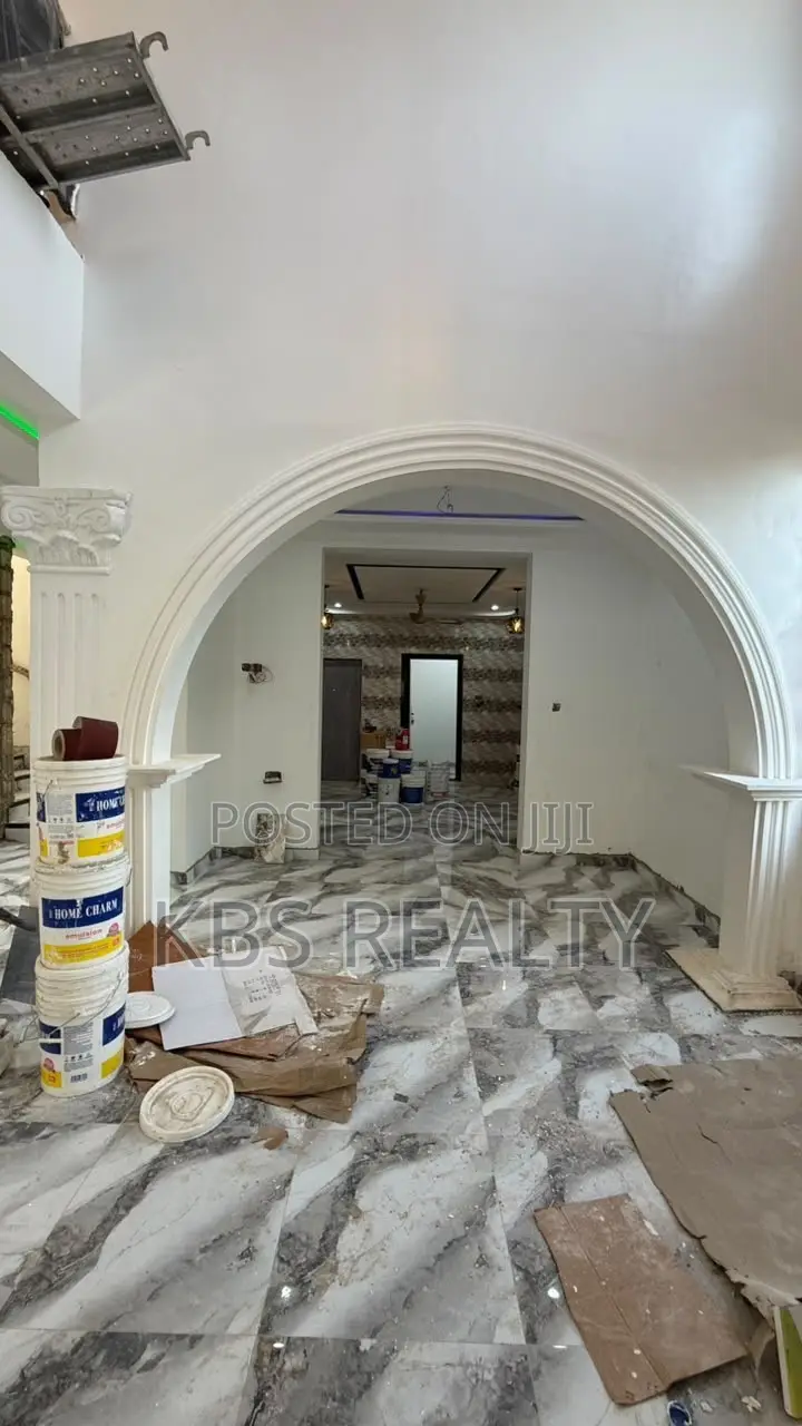 5bdrm Duplex in Santasi-Brofoyedu, Kumasi Metropolitan for sale