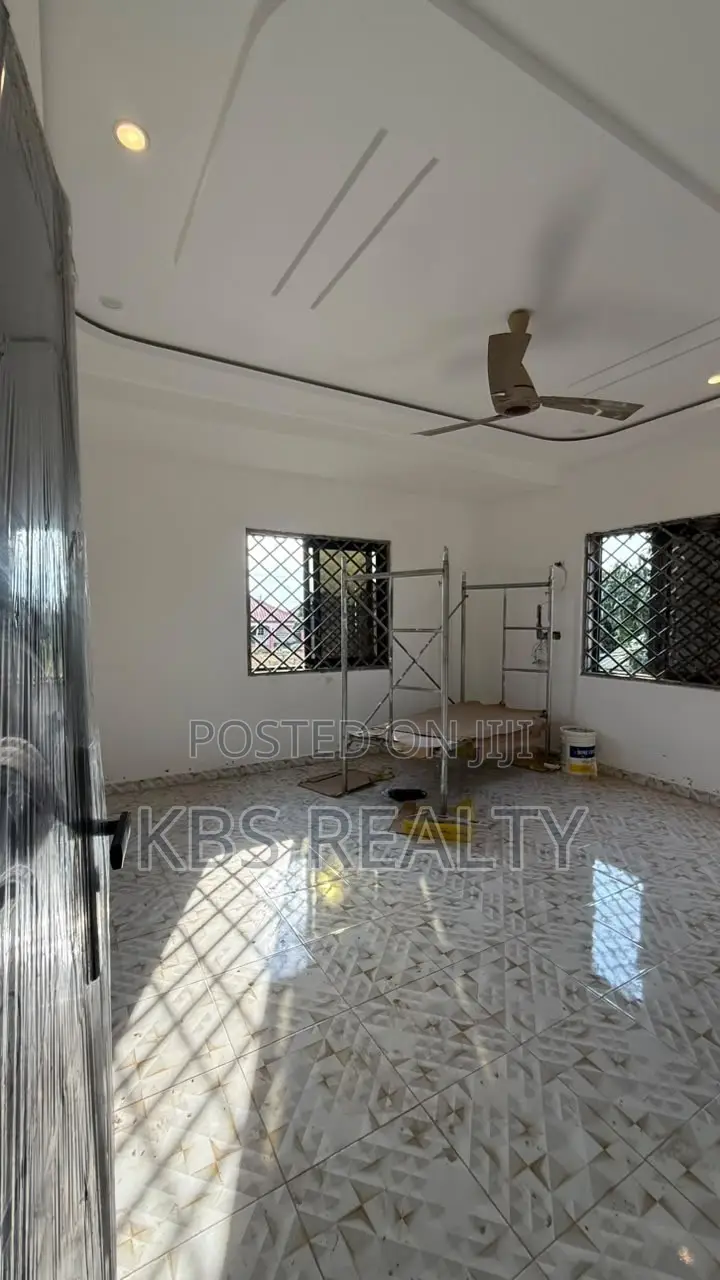 5bdrm Duplex in Santasi-Brofoyedu, Kumasi Metropolitan for sale