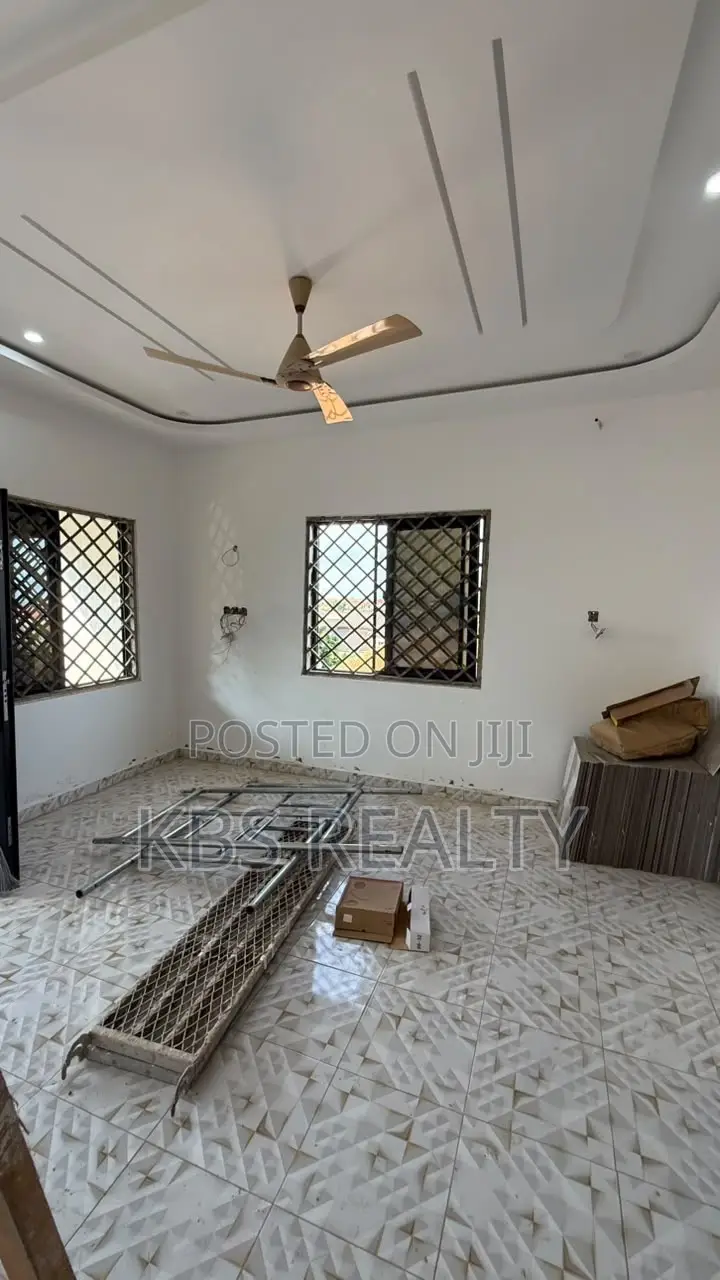 5bdrm Duplex in Santasi-Brofoyedu, Kumasi Metropolitan for sale