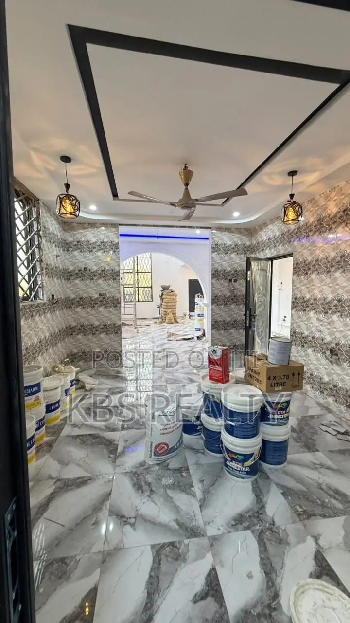 5bdrm Duplex in Santasi-Brofoyedu, Kumasi Metropolitan for sale