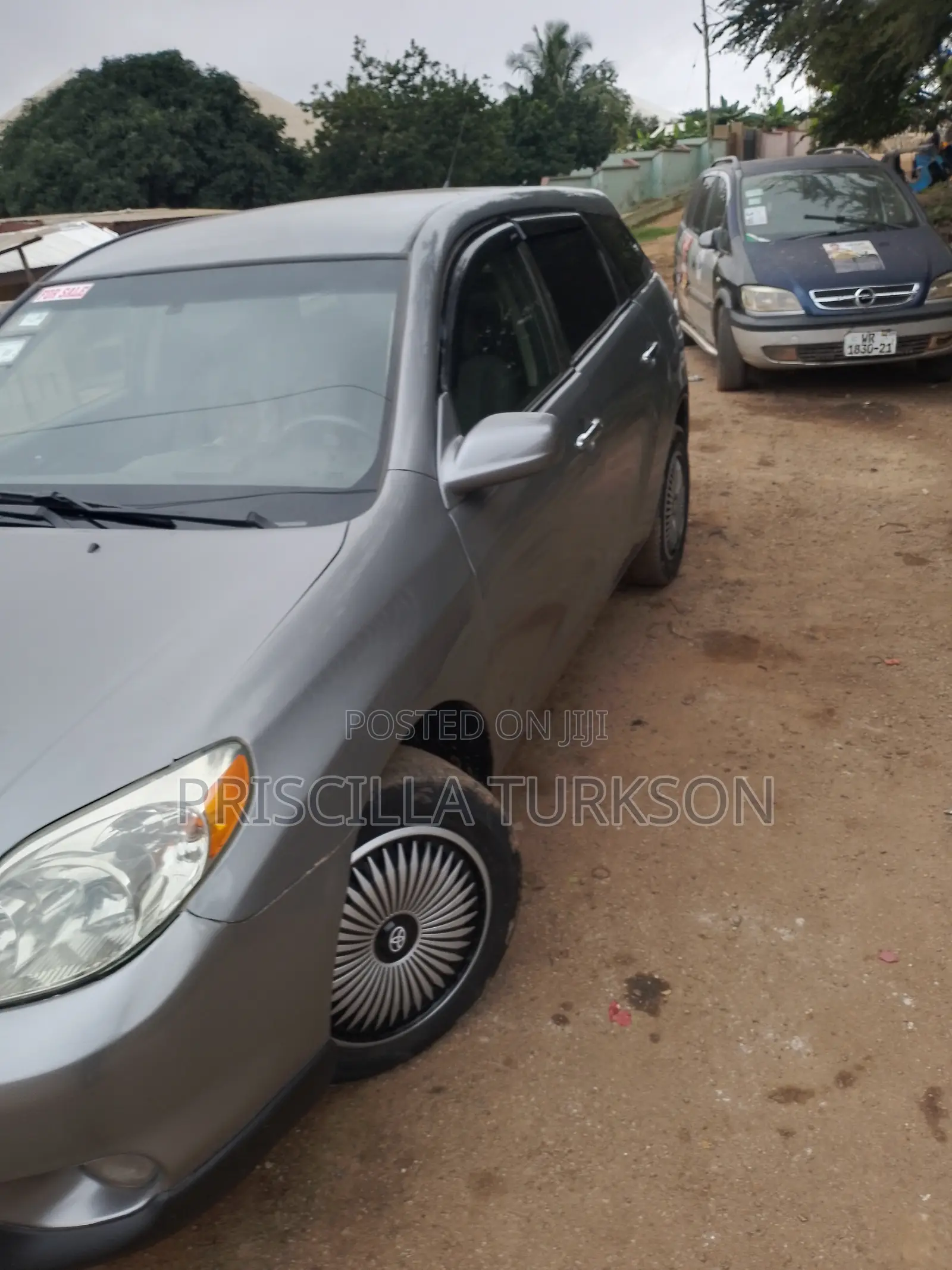 Toyota Matrix Hatchback FWD (1.8L 4cyl 5M) 2010 Gray
