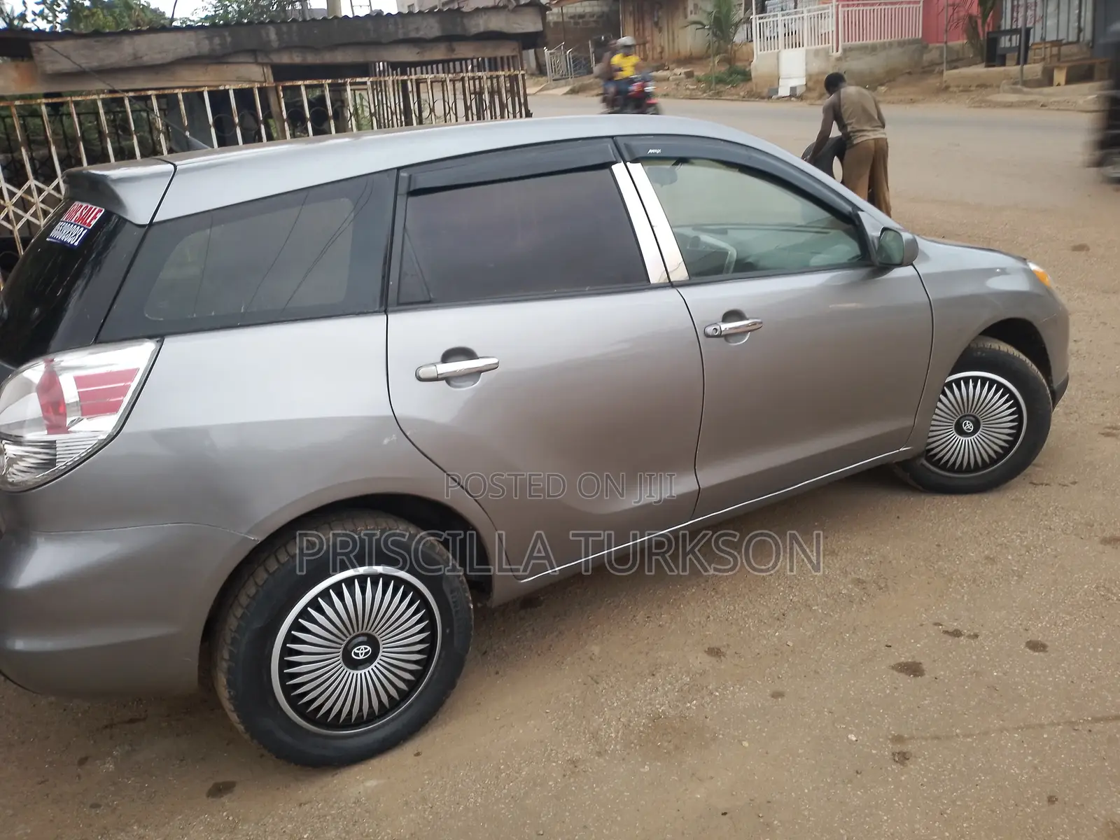 Toyota Matrix Hatchback FWD (1.8L 4cyl 5M) 2010 Gray