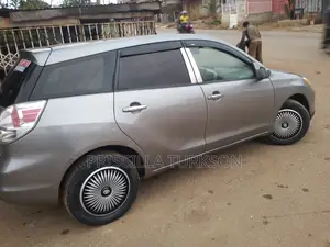 Toyota Matrix Hatchback FWD (1.8L 4cyl 5M) 2010 Gray