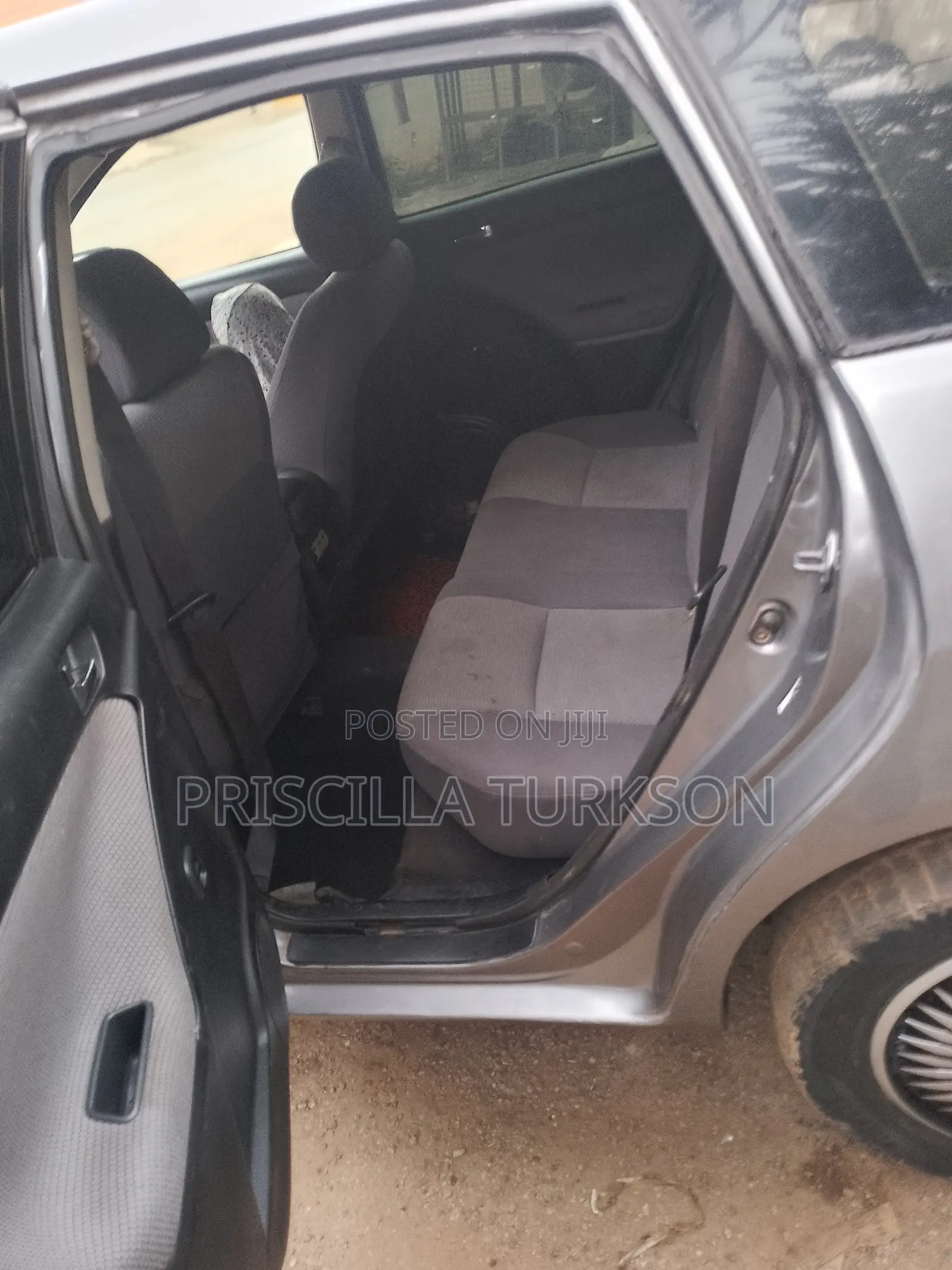 Toyota Matrix Hatchback FWD (1.8L 4cyl 5M) 2010 Gray