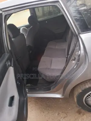 Toyota Matrix Hatchback FWD (1.8L 4cyl 5M) 2010 Gray