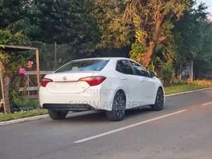 Toyota Corolla L 4dr Sedan (1.8L 4cyl CVT) 2017 White