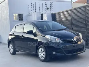 Toyota Vitz 1.3 AWD 5dr 2013 Black