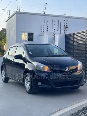 Toyota Vitz 1.3 AWD 5dr 2013 Black