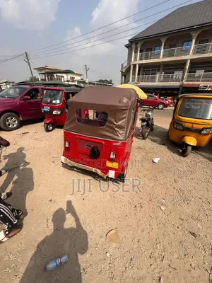Bajaj RE 2025 Red