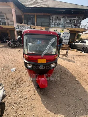 Bajaj RE 2025 Red