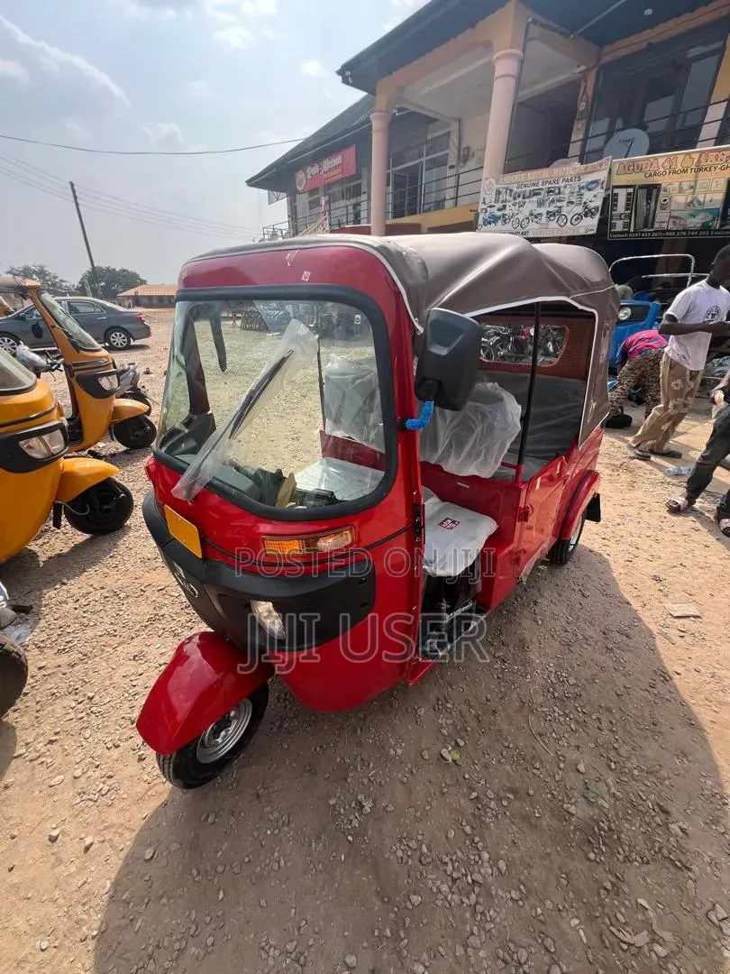 Bajaj RE 2025 Red